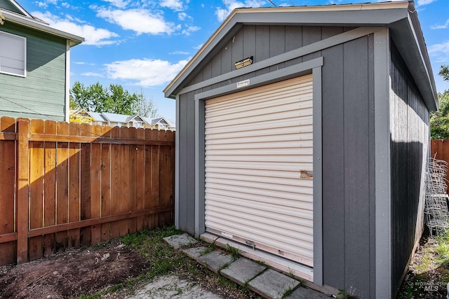 view of outdoor structure with fence and an outdoor structure