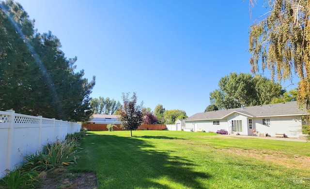 view of yard featuring a patio