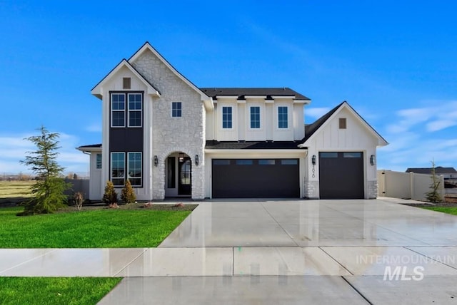 view of front of house featuring a garage and a front yard