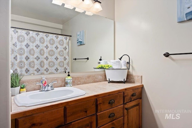 bathroom featuring large vanity