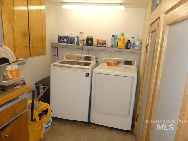 laundry area featuring cabinets and washing machine and clothes dryer