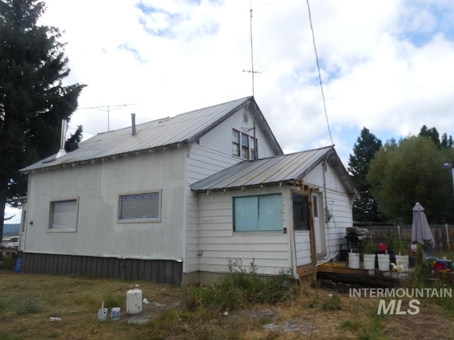 view of home's exterior