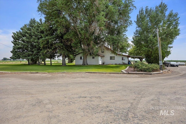 view of front of house with a carport and a front yard