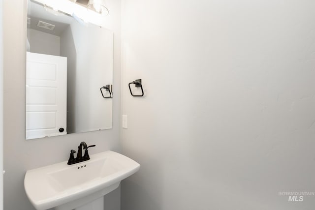 bathroom featuring visible vents and a sink