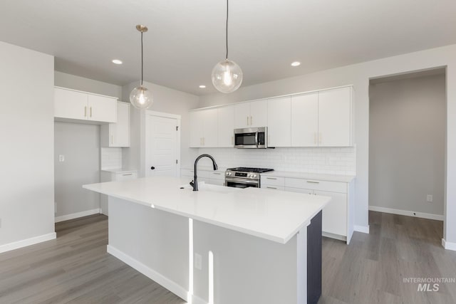 kitchen featuring stainless steel appliances, decorative backsplash, and recessed lighting