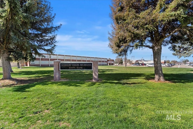819 Cedar Point Way, Nampa, ID 83686 - surrounding community with a lawn