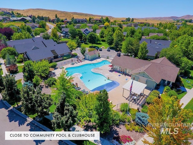 drone / aerial view with a mountain view and a residential view