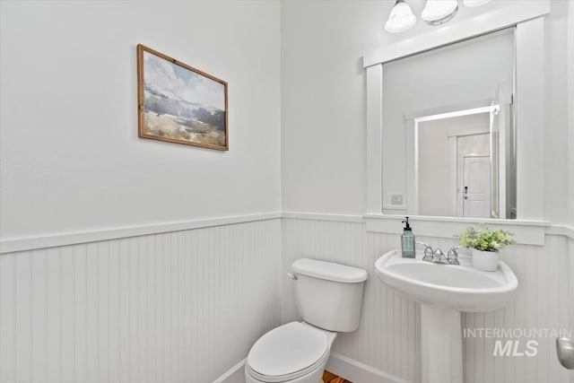 bathroom featuring toilet and sink