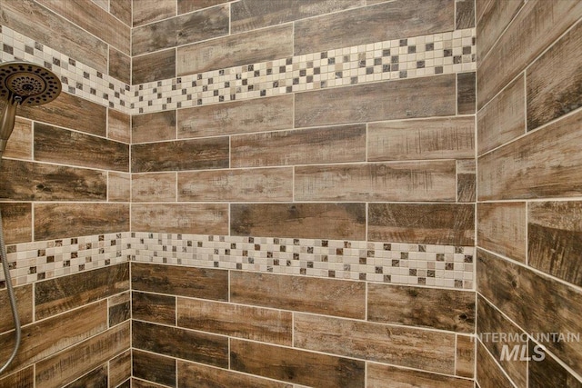 details with a tile shower