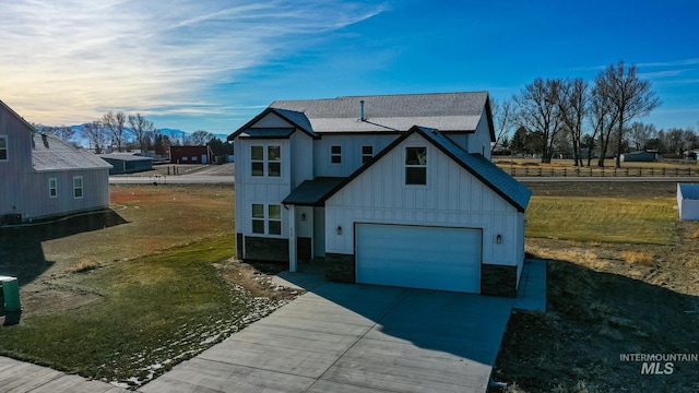 view of front of property featuring a garage and a yard