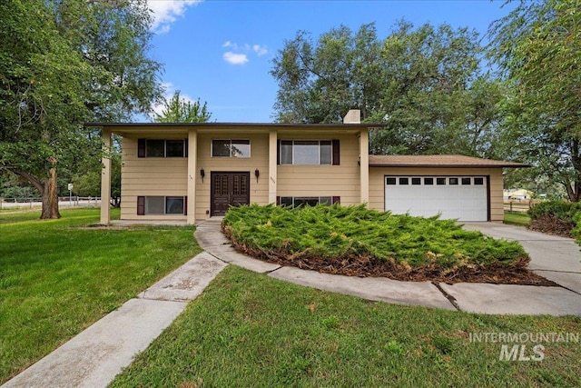 bi-level home featuring a front lawn and a garage