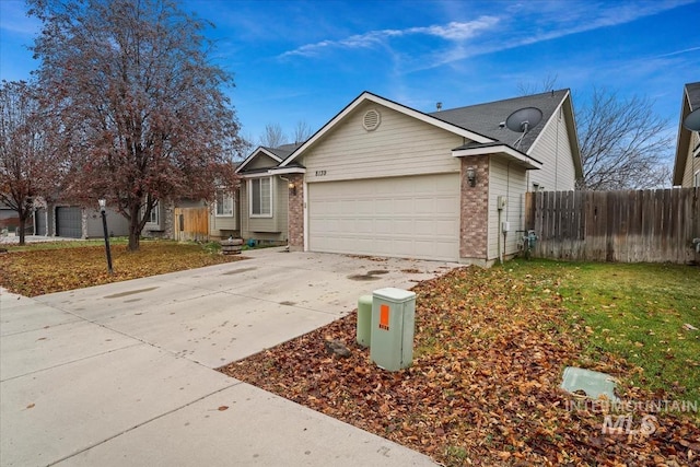 view of front of home featuring a garage and a front yard