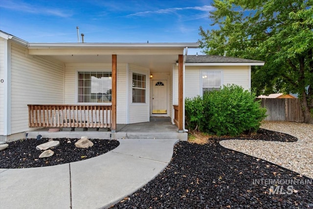 entrance to property featuring a porch