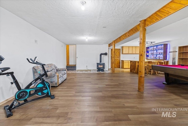 9 Elderberry Cir, Idaho City, ID 83631 - playroom with a wood stove, pool table, wood finished floors, a textured ceiling, and bar