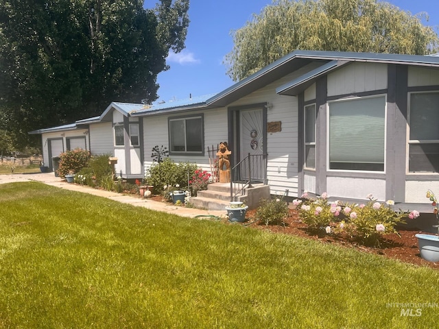 340 W 400 S, Heyburn, ID 83336 - view of front facade with a front lawn and a garage