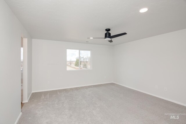 empty room featuring light carpet and ceiling fan