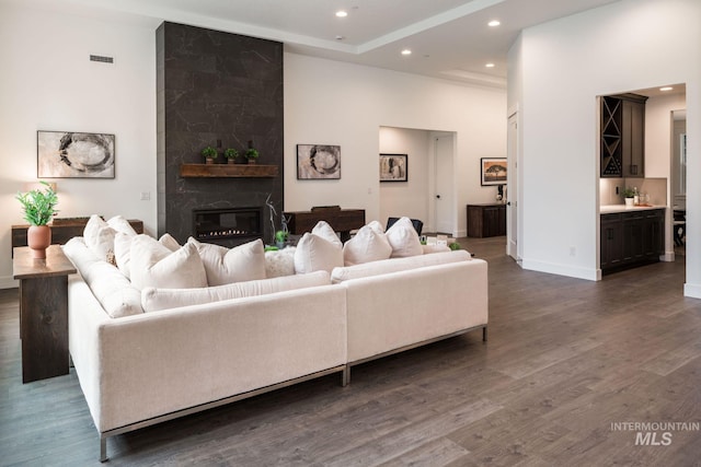 7755 W Flathead Lake St, Eagle, ID 83616 - living area featuring recessed lighting, wood finished floors, a fireplace, baseboards, and bar area