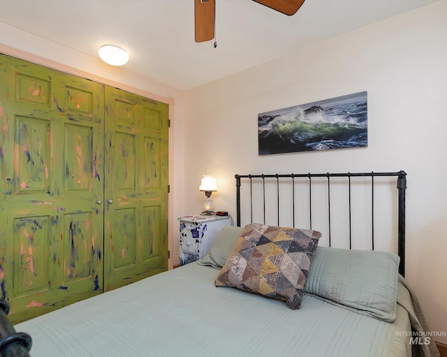 bedroom with a ceiling fan and a closet