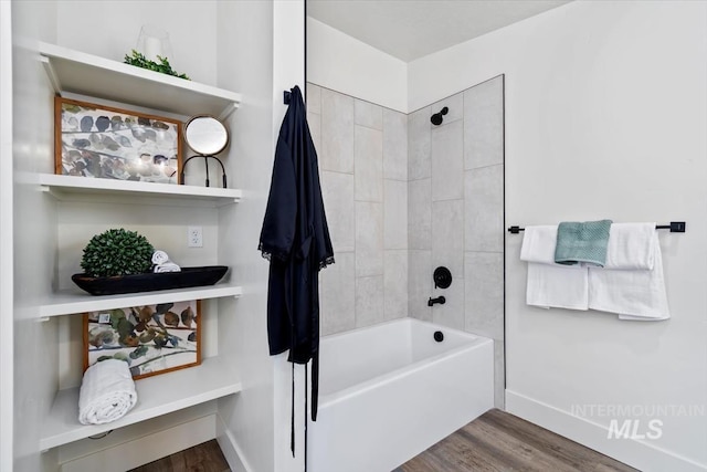 362-436 W London St, Middleton, ID 83644 - full bath featuring baseboards, wood finished floors, and shower / bathing tub combination