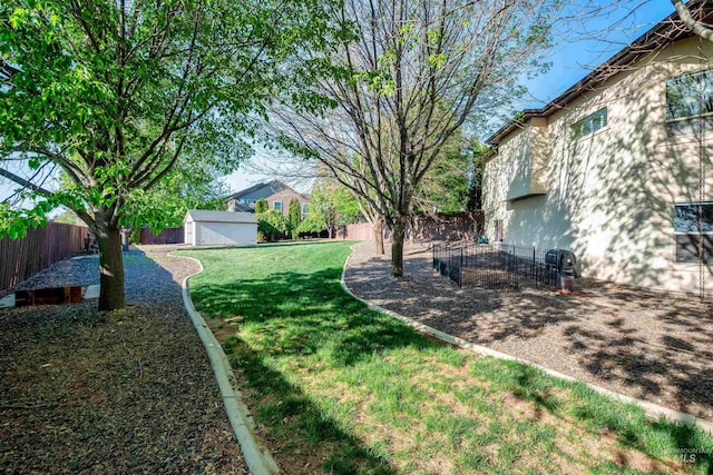 4965 S Nickel Creek Ave, Meridian, ID 83642 - view of yard featuring an outdoor structure, a fenced backyard, and a shed
