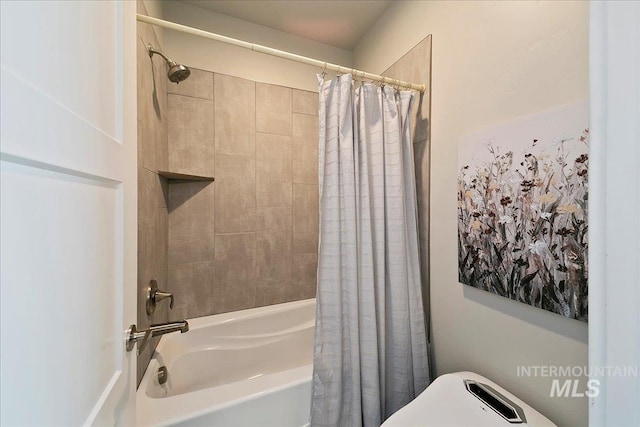 bathroom with shower / bath combo with shower curtain