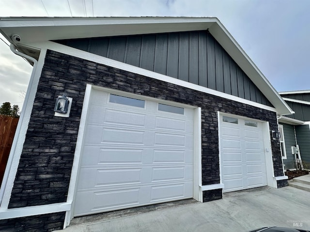 1321 Lande Ln, Moscow, ID 83843 - garage featuring fence