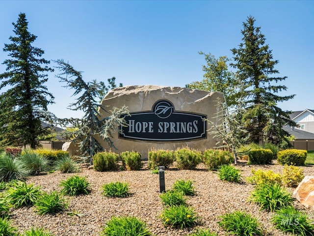 view of community / neighborhood sign