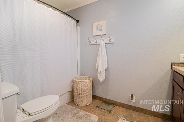 1627 Verdant Ct, Emmett, ID 83617 - full bath featuring toilet, vanity, baseboards, a shower with shower curtain, and tile patterned floors