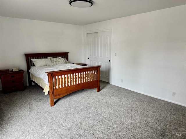 bedroom featuring a closet, baseboards, and carpet flooring