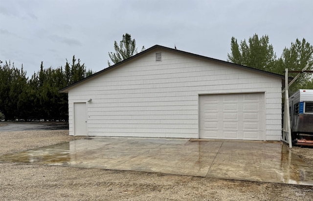 view of detached garage