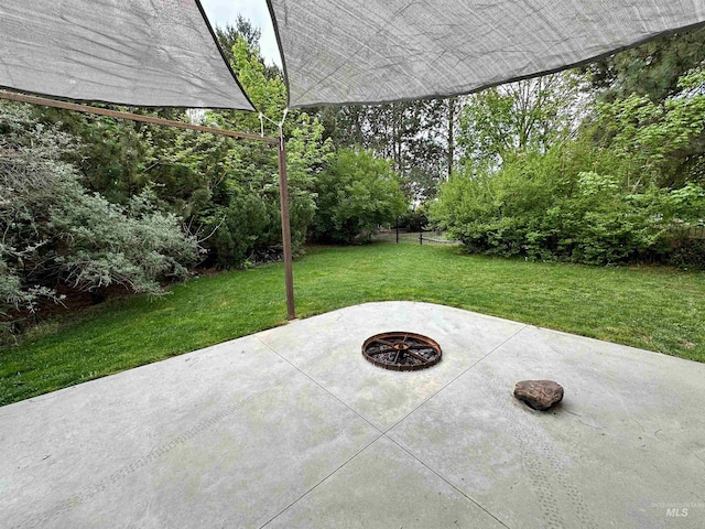 view of patio featuring a fire pit