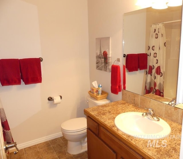 24 Mangum Dr Unit 1, Donnelly, ID 83615 - full bathroom featuring vanity, toilet, baseboards, and a shower with shower curtain
