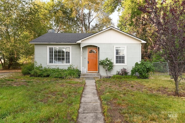 view of front of property with a front lawn