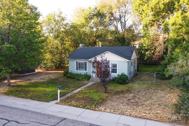 view of front of property with a front yard