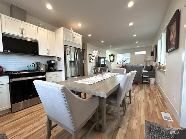 dining room with recessed lighting, visible vents, baseboards, and light wood-style flooring