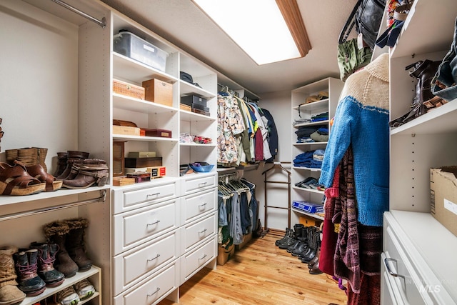 walk in closet with light wood-type flooring