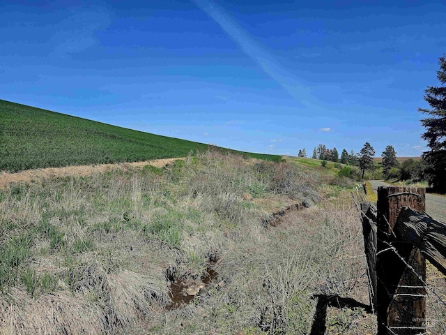 view of yard featuring a view of countryside