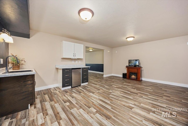 891 N Pointe Dr, Twin Falls, ID 83301 - bar area featuring a sink, refrigerator, light wood-type flooring, and baseboards