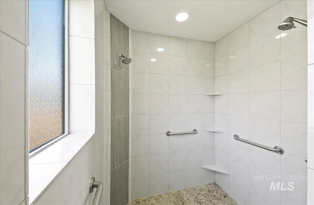 448 E Eaglewoods Ln, Eagle, ID 83616 - bathroom featuring a tile shower