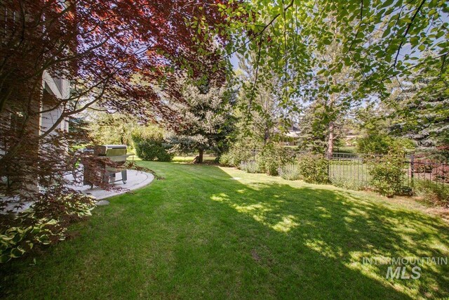 448 E Eaglewoods Ln, Eagle, ID 83616 - view of yard with a patio area