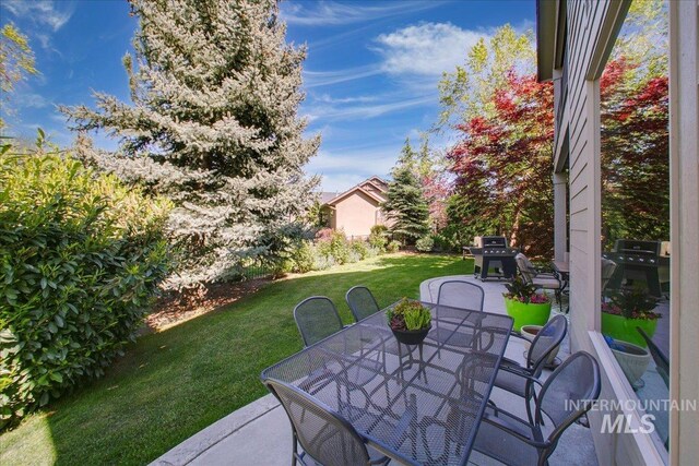448 E Eaglewoods Ln, Eagle, ID 83616 - view of patio featuring outdoor dining area