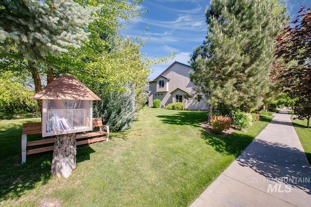 448 E Eaglewoods Ln, Eagle, ID 83616 - view of green lawn