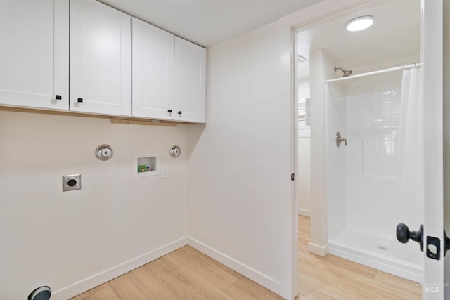 clothes washing area featuring baseboards, gas dryer hookup, hookup for an electric dryer, light wood finished floors, and hookup for a washing machine