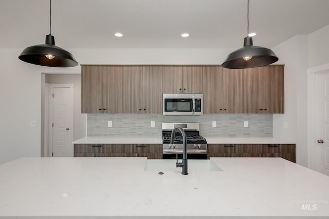 8172 E Red Horse St, Nampa, ID 83687 - kitchen with stainless steel appliances, modern cabinets, tasteful backsplash, a sink, and recessed lighting