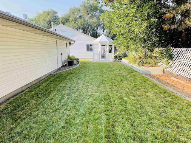 view of yard featuring cooling unit