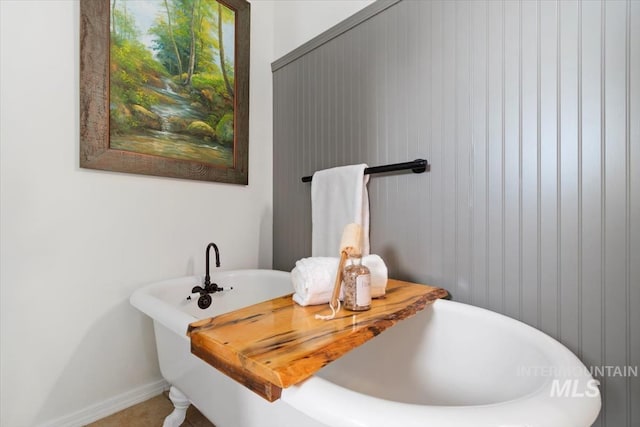 511 Keogh Ln, Caldwell, ID 83607 - full bath with a freestanding tub and baseboards