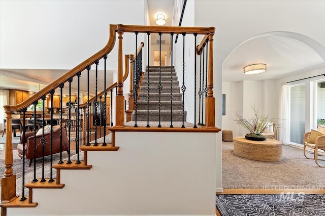 511 Keogh Ln, Caldwell, ID 83607 - staircase featuring arched walkways and carpet floors