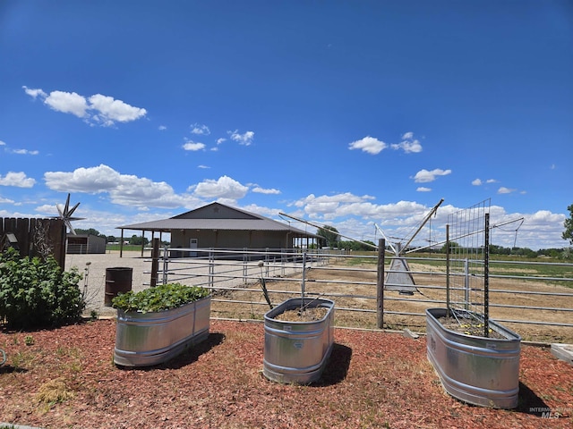 view of yard with an outdoor structure