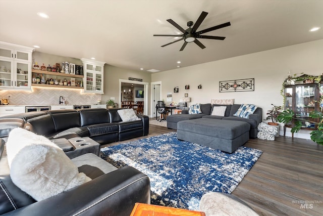 6623 Red Rock Rd, Marsing, ID 83639 - living area featuring wood finished floors, bar, a ceiling fan, and recessed lighting