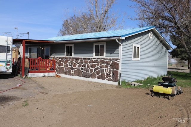 view of front of property featuring metal roof